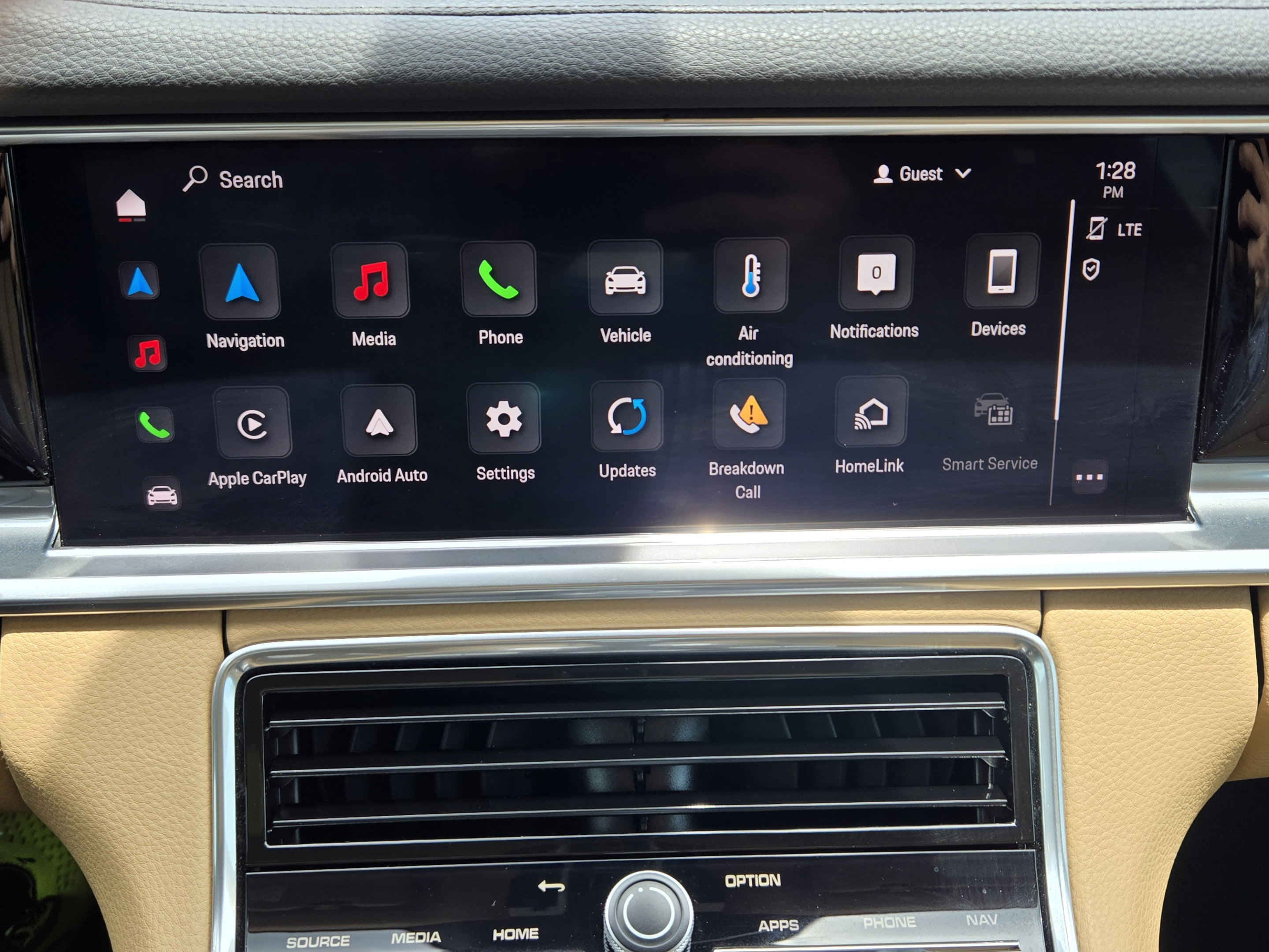 Used 2022 Porsche Panamera image 13