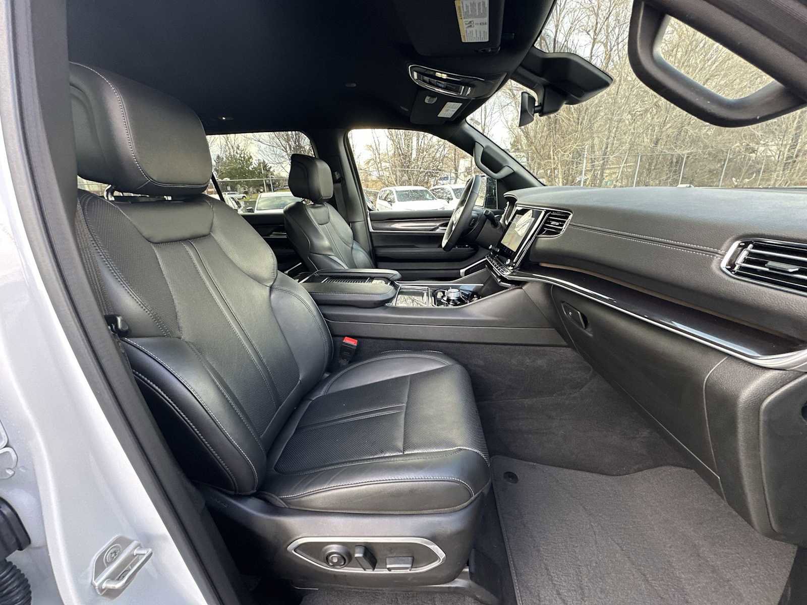 Used 2023 Jeep Wagoneer 4WD image 25