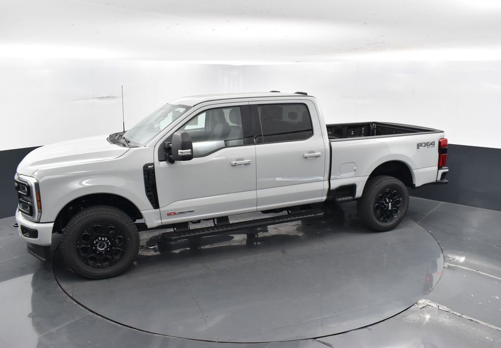 New 2025 Ford F350 XLT w/ Black Appearance Package image 28