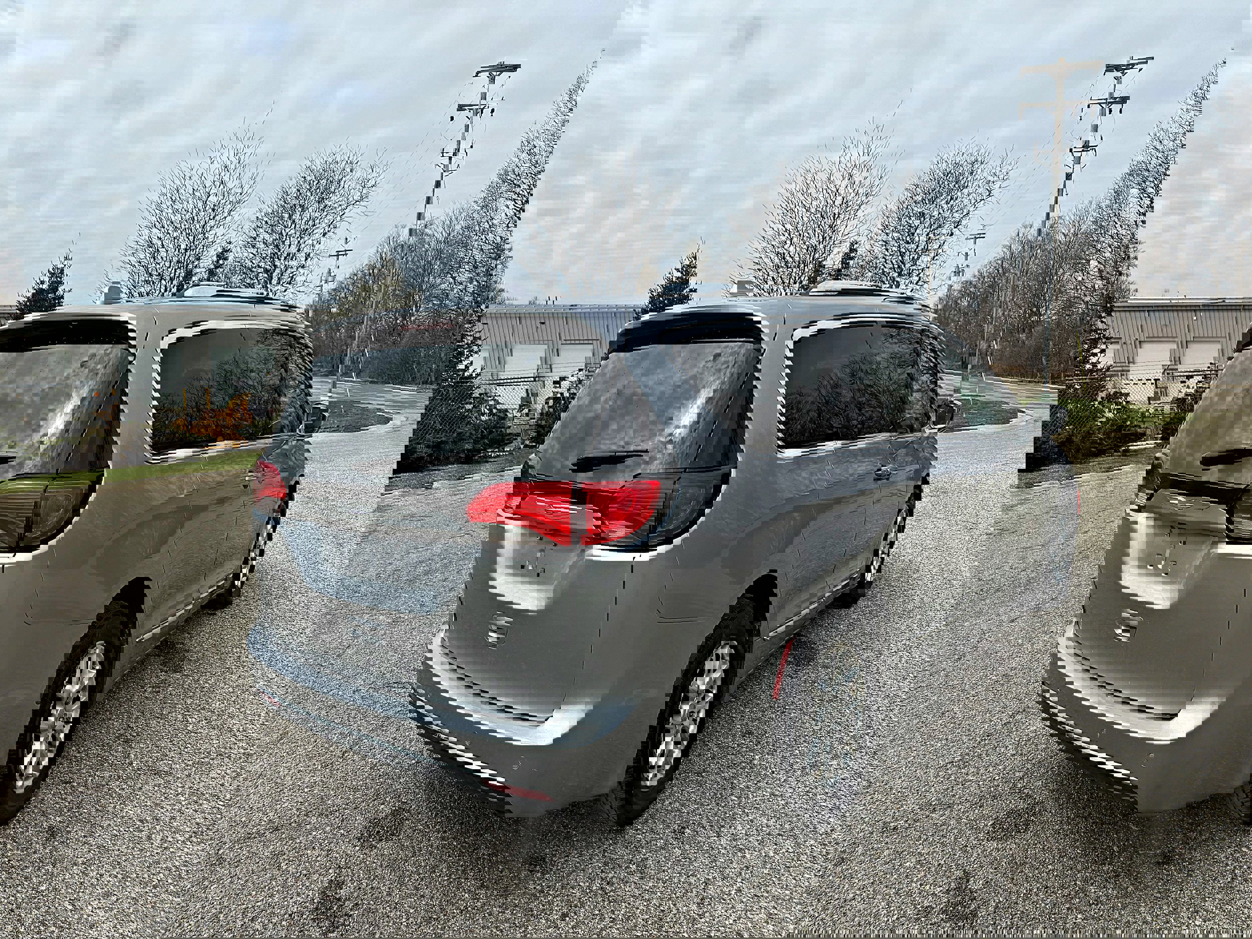 Used 2020 Chrysler Pacifica Touring-L image 9