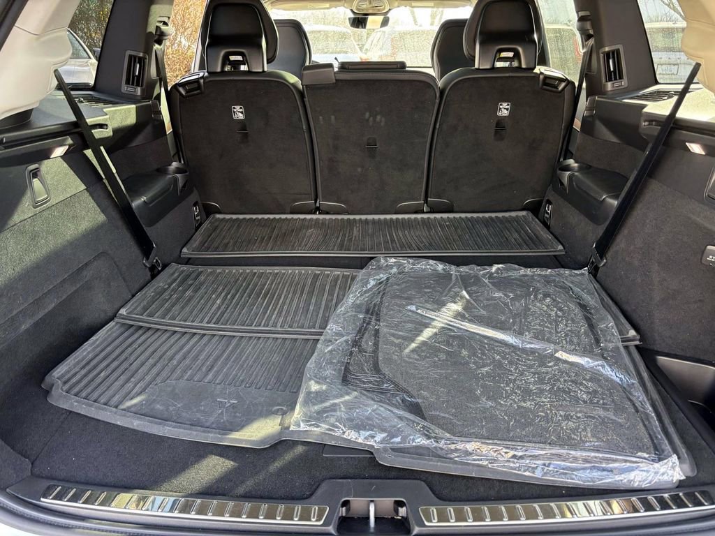 Used 2024 Volvo XC90 B6 Plus image 9