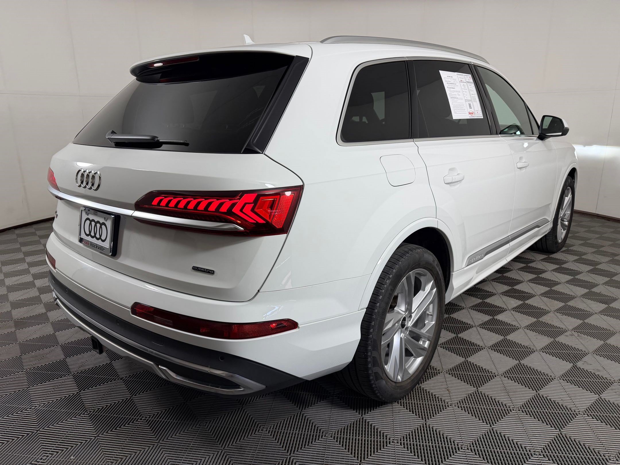 Certified 2023 Audi Q7 2.0T Premium w/ Towing Package AWD/4WD image 9