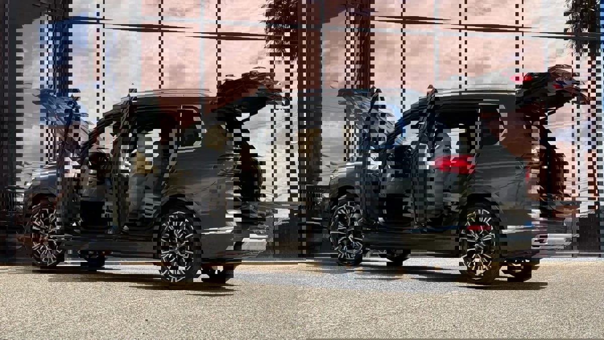 Used 2021 BMW X7 xDrive40i w/ Executive Package image 6