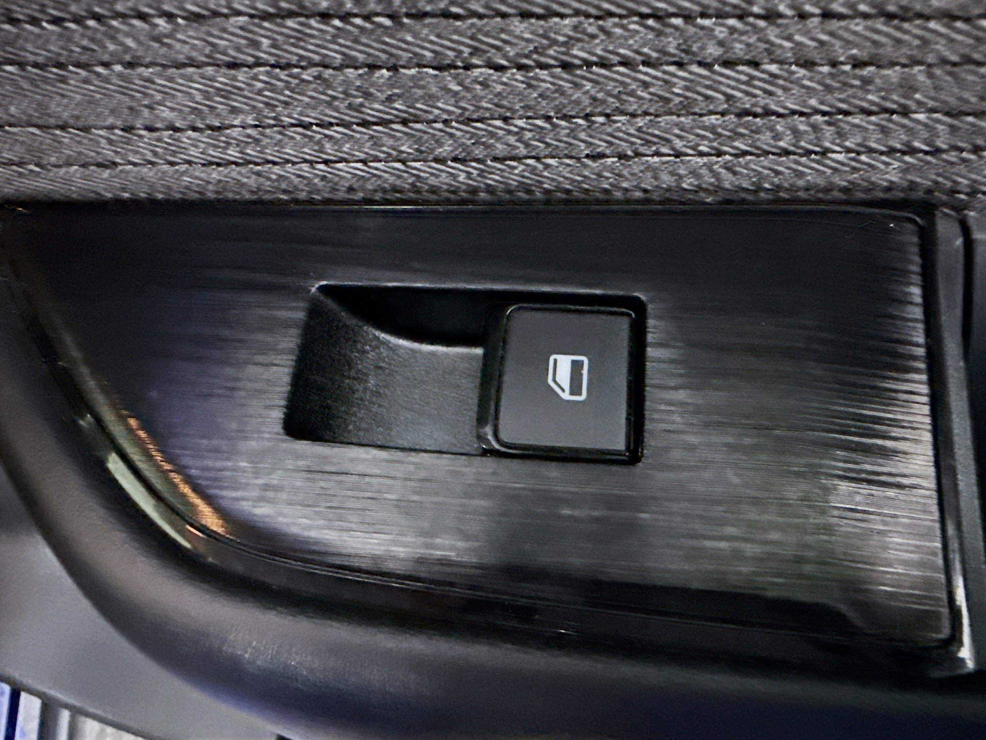 Used 2023 Nissan Rogue S image 31