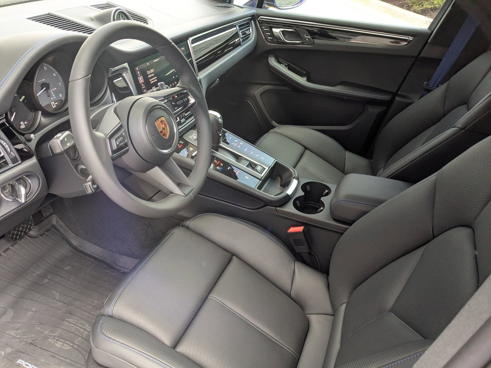 New 2026 Porsche Macan S AWD/4WD image 4