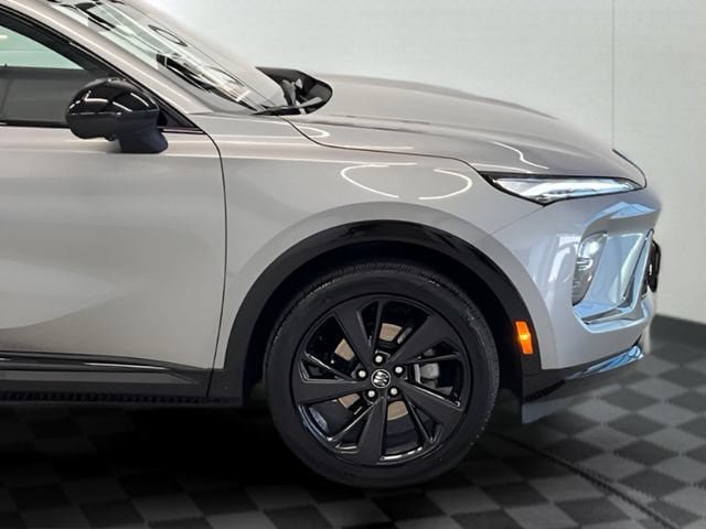 Certified 2025 Buick Envision Sport Touring AWD/4WD image 32