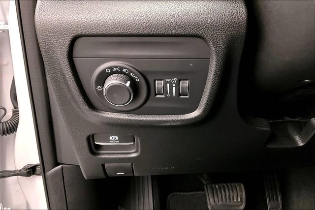 Used 2024 Jeep Grand Cherokee Laredo w/ Luxury Tech Group I image 35