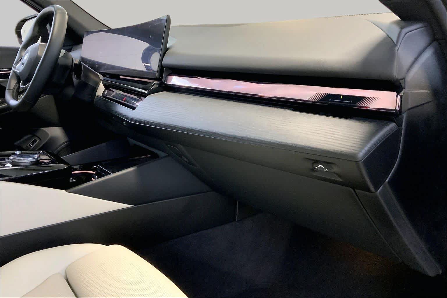 Used 2025 BMW i5 xDrive40 w/ Premium Package AWD/4WD image 18