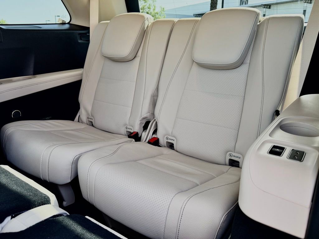 Used 2026 Mercedes-Benz GLS 450 4MATIC image 32