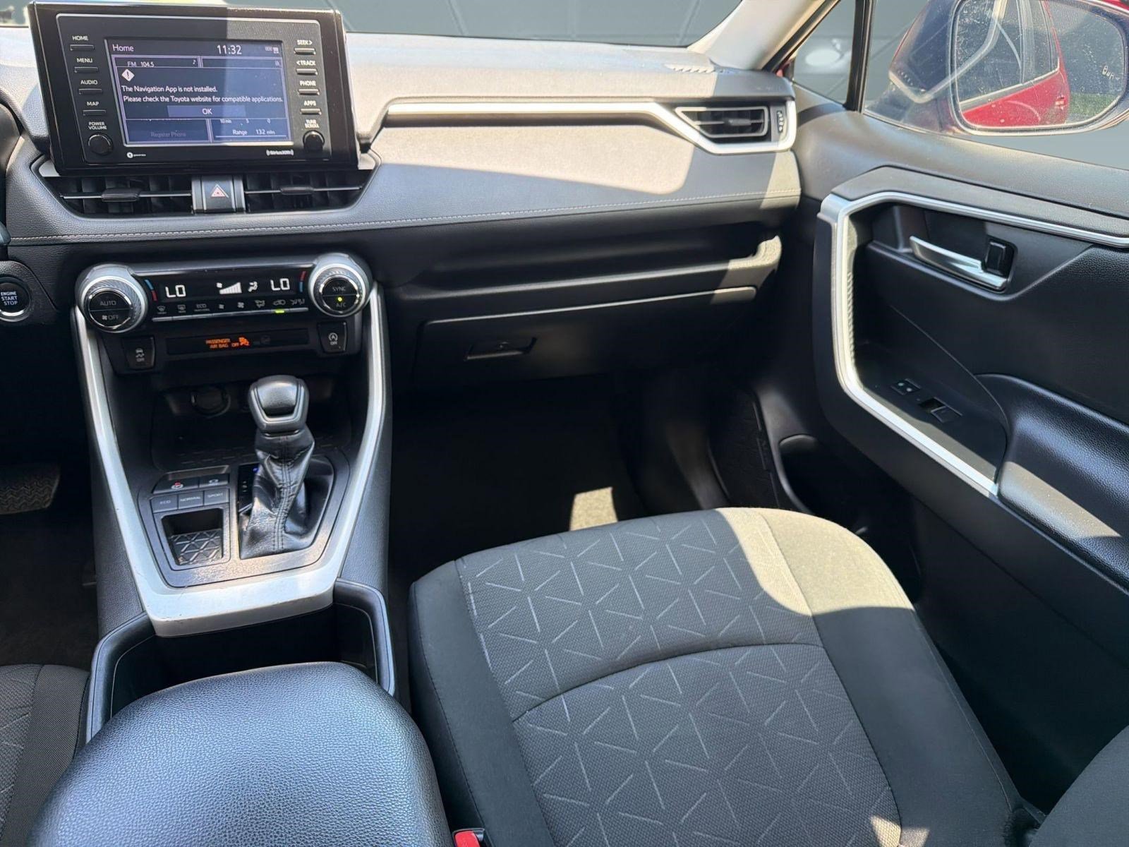 Used 2022 Toyota RAV4 XLE w/ Convenience Package image 28