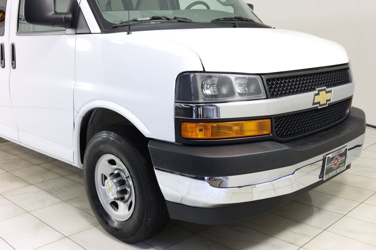 Used 2024 Chevrolet Express 3500 LT w/ LT Preferred Equipment Group RWD image 32