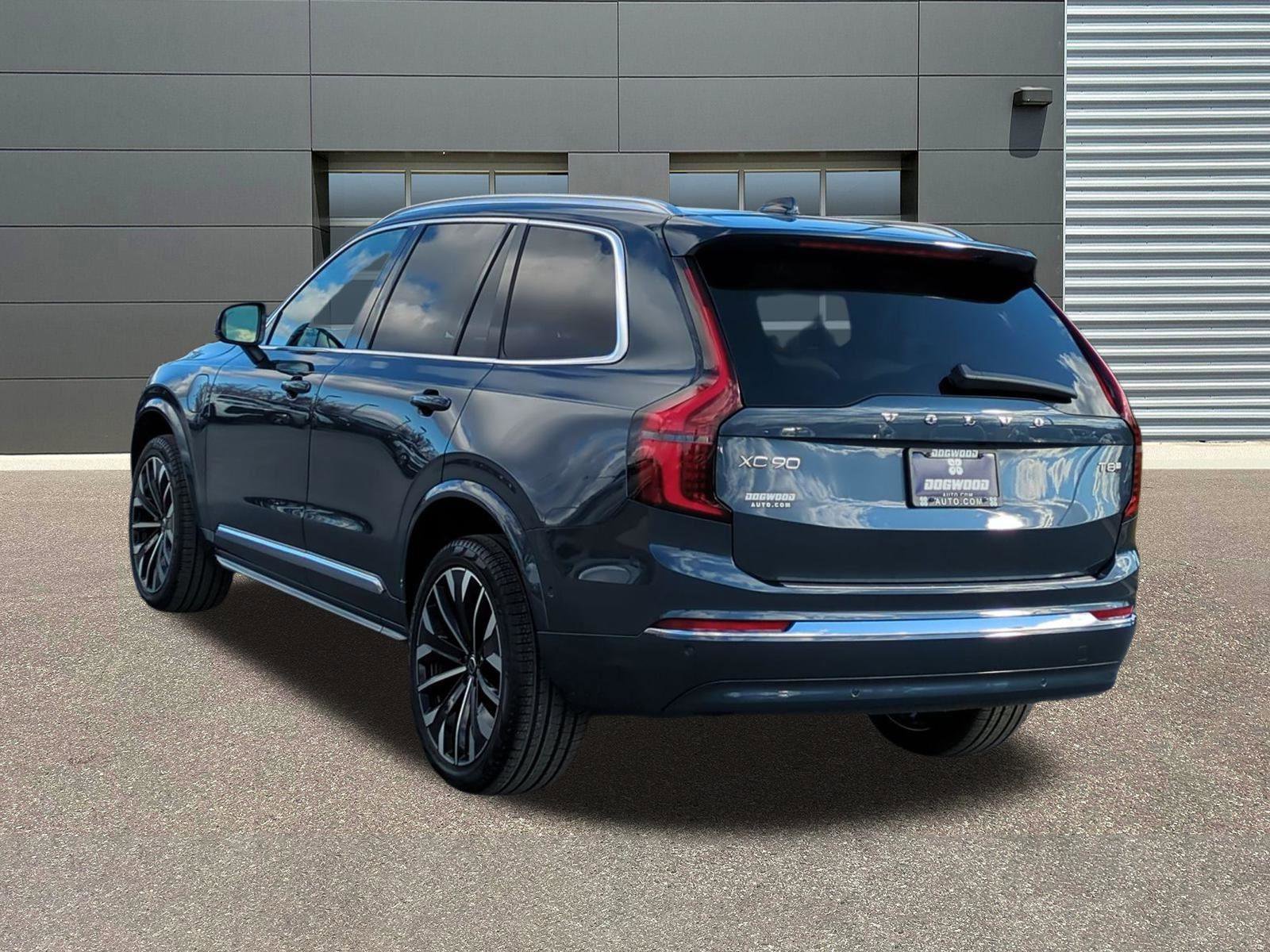 New 2026 Volvo XC90 T8 Plus w/ Protection Package Premier AWD/4WD image 5