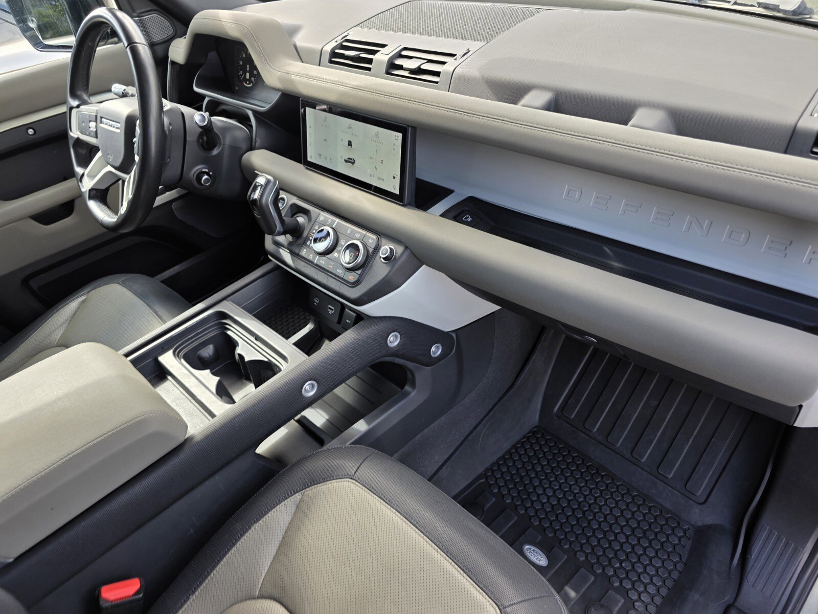 Certified 2022 Land Rover Defender 110 X-Dynamic SE AWD/4WD image 29