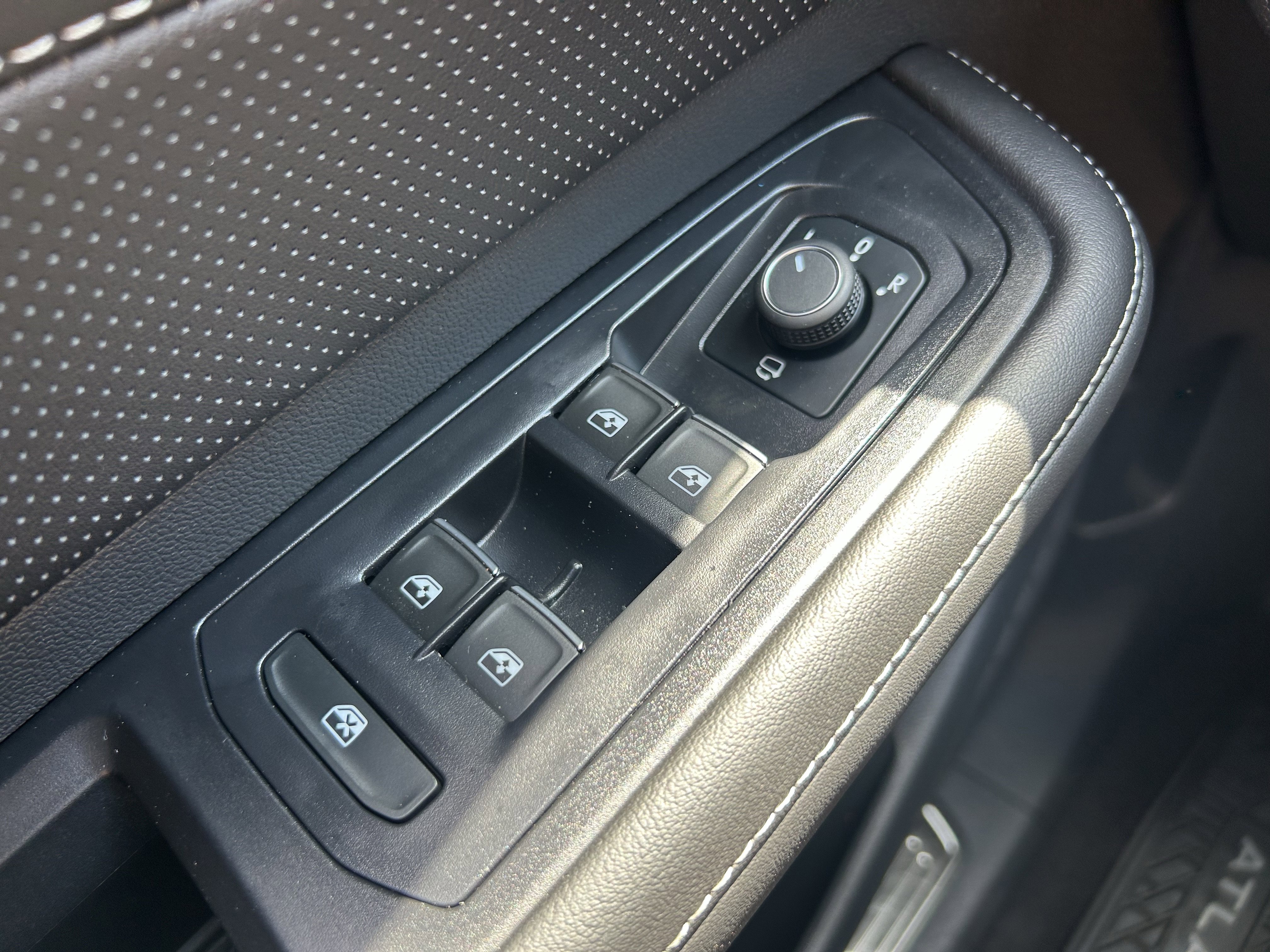 Certified 2025 Volkswagen Atlas Cross Sport SEL Premium R-Line AWD/4WD image 21