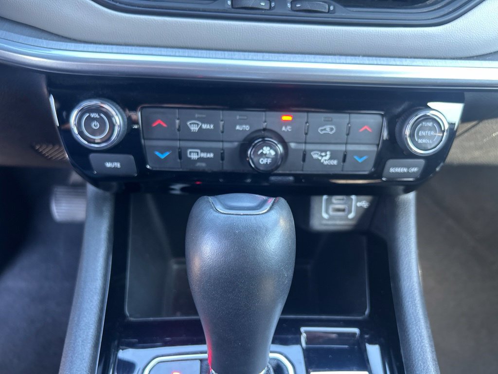Used 2025 Jeep Compass Limited AWD/4WD image 16
