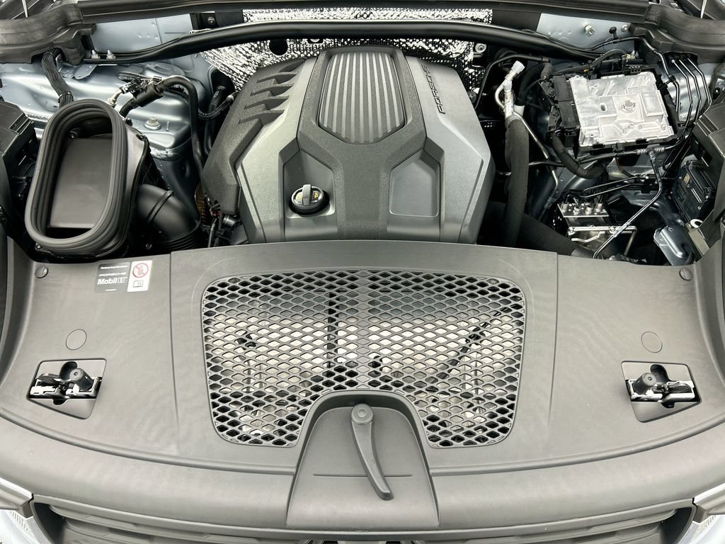 Used 2026 Porsche Macan AWD/4WD image 30