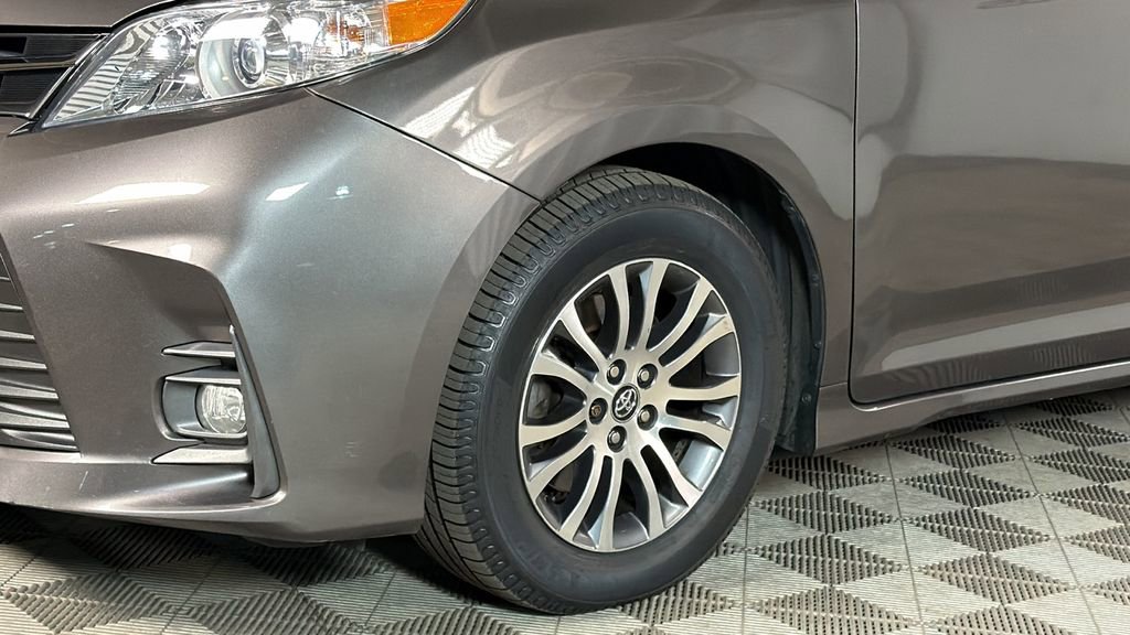 Used 2020 Toyota Sienna XLE image 4