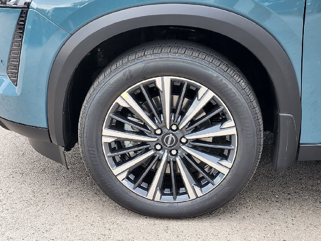 New 2026 Nissan Pathfinder Platinum w/ Accent Package FWD image 10