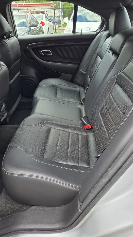 Used 2015 Ford Taurus SHO w/ Equipment Group 401A AWD/4WD image 47