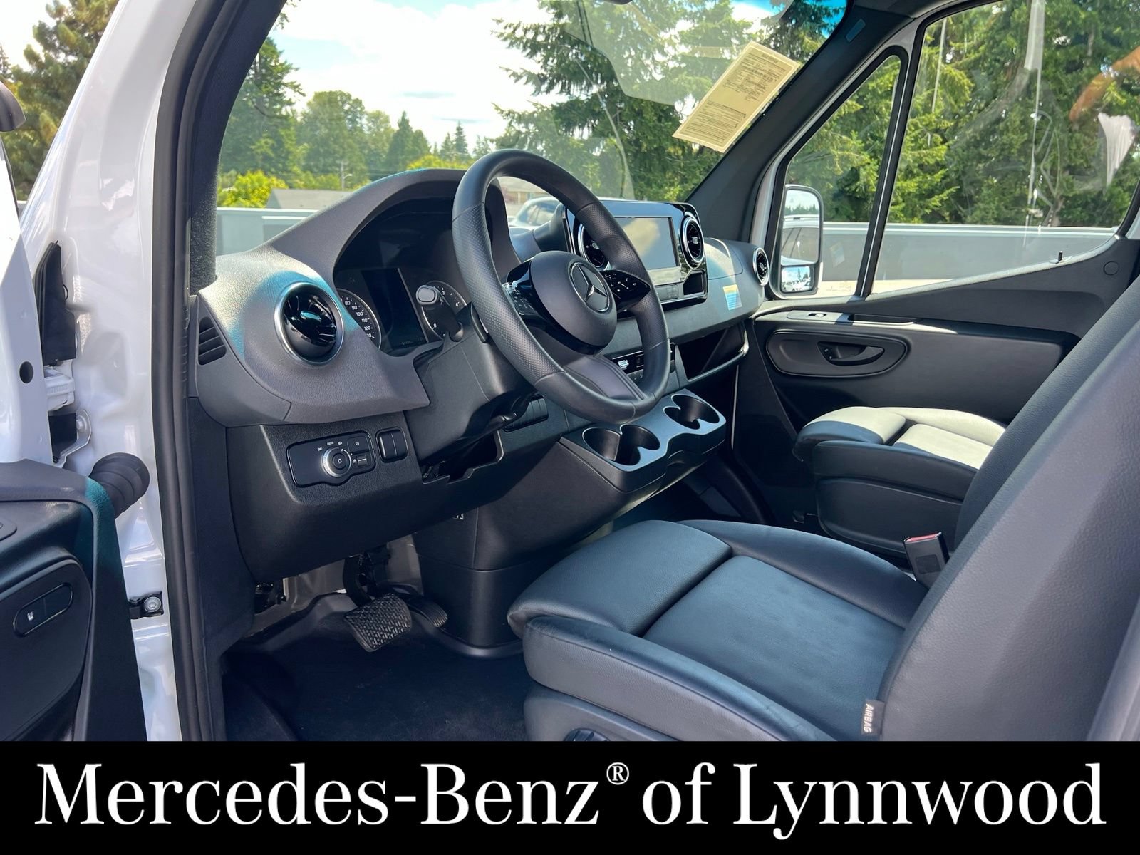 Used 2025 Mercedes-Benz Sprinter 2500 image 17