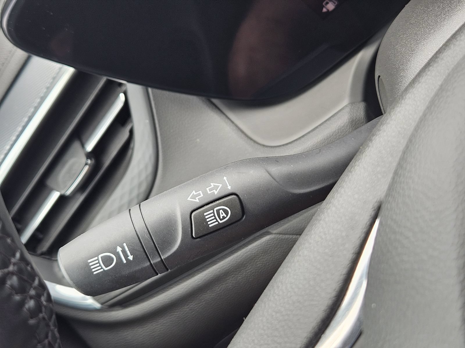 Used 2024 Buick Encore GX Sport Touring FWD image 25