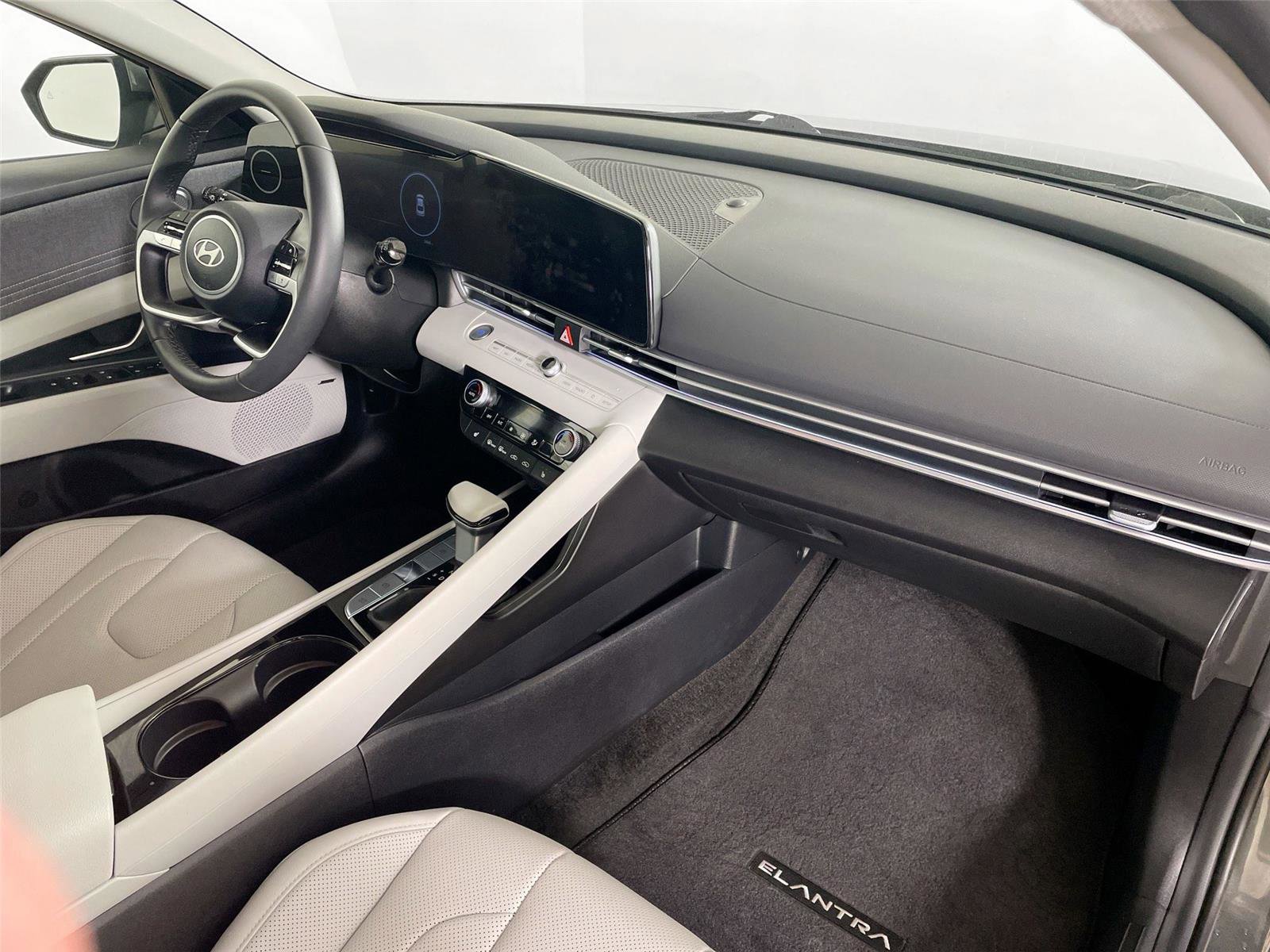 Used 2026 Hyundai Elantra Limited FWD image 29