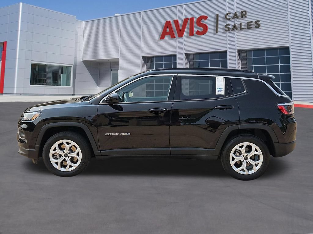 Used 2025 Jeep Compass Latitude AWD/4WD image 10