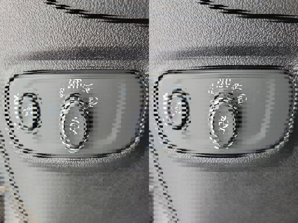 Used 2018 Chevrolet Equinox LT image 21