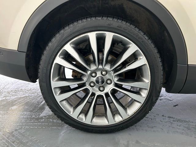 Used 2017 Lincoln MKX Reserve w/ Driver Assistance Package image 12