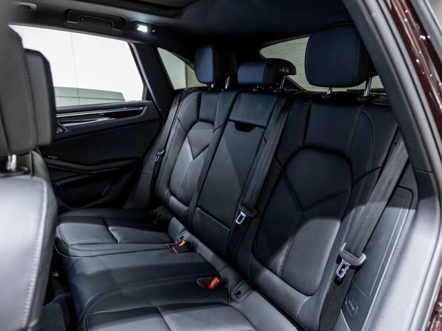 Used 2025 Porsche Macan image 21