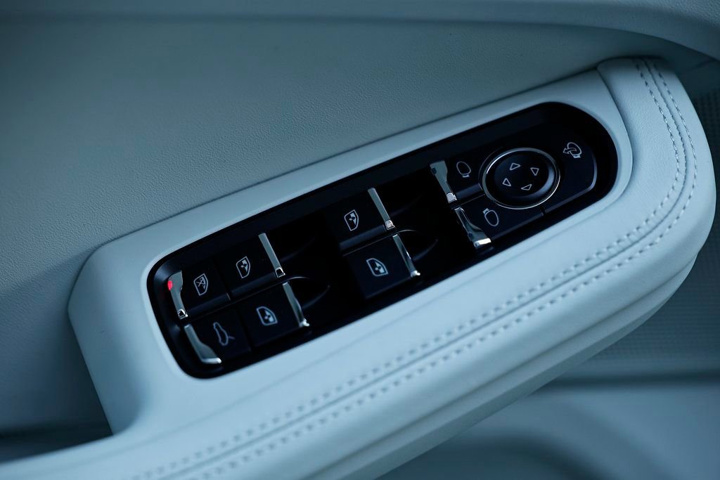 New 2026 Porsche Macan image 21