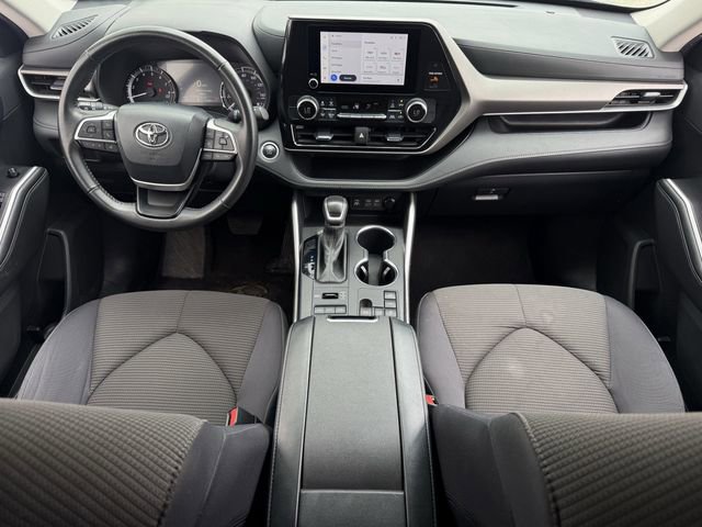 Used 2024 Toyota Highlander LE AWD/4WD image 11