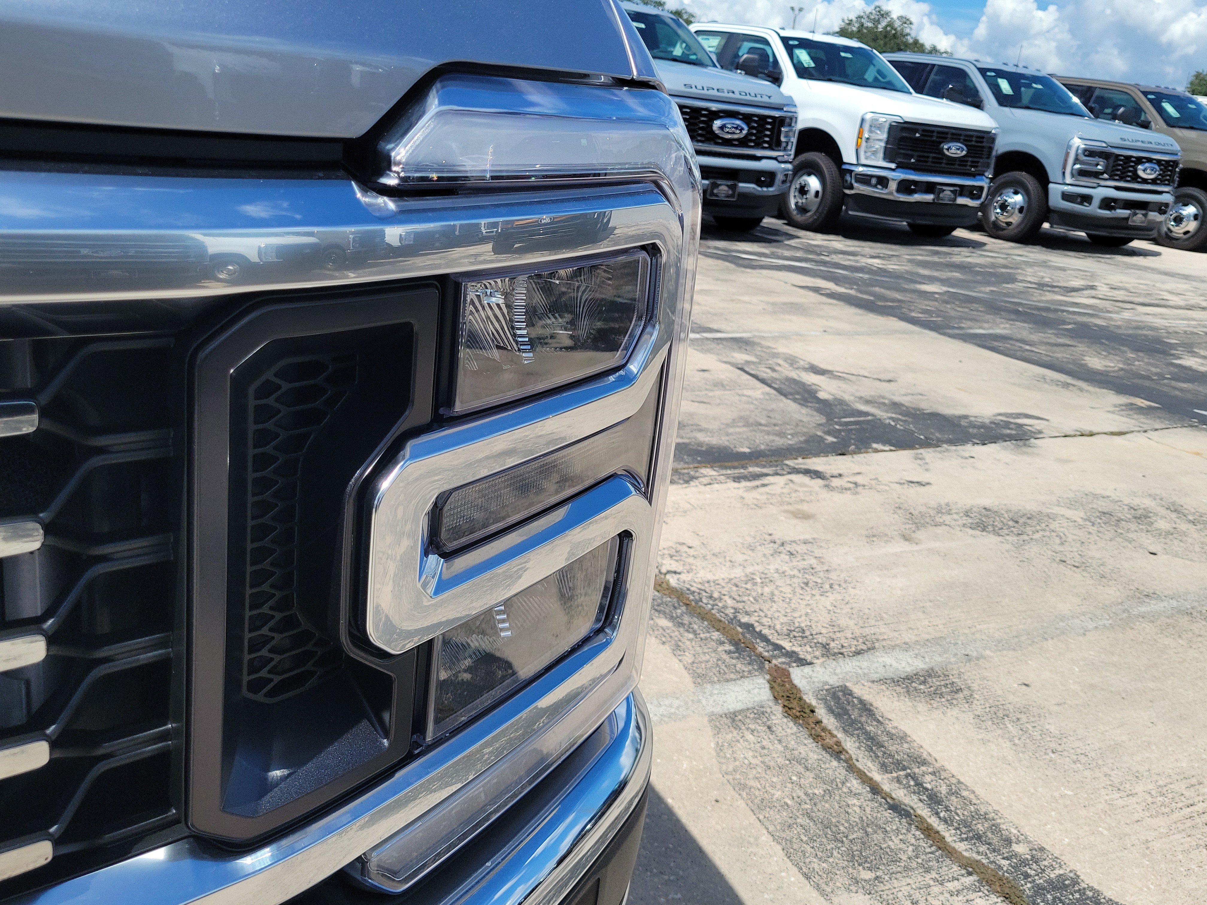 New 2027 Ford F350 Lariat AWD/4WD image 4