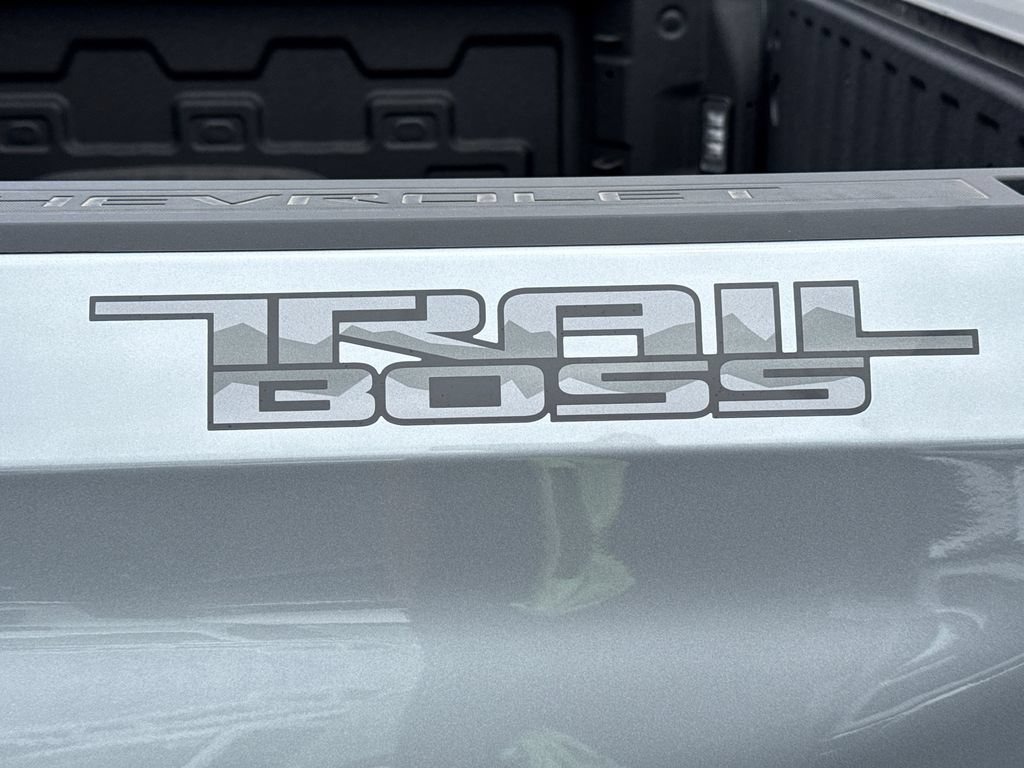 Used 2026 Chevrolet Silverado 1500 LT Trail Boss w/ LT Trail Boss Premium Package AWD/4WD image 11
