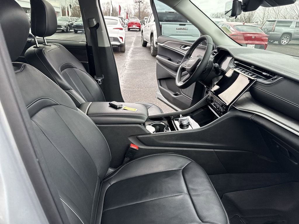 Used 2023 Jeep Grand Cherokee L Limited w/ Luxury Tech Group II image 35