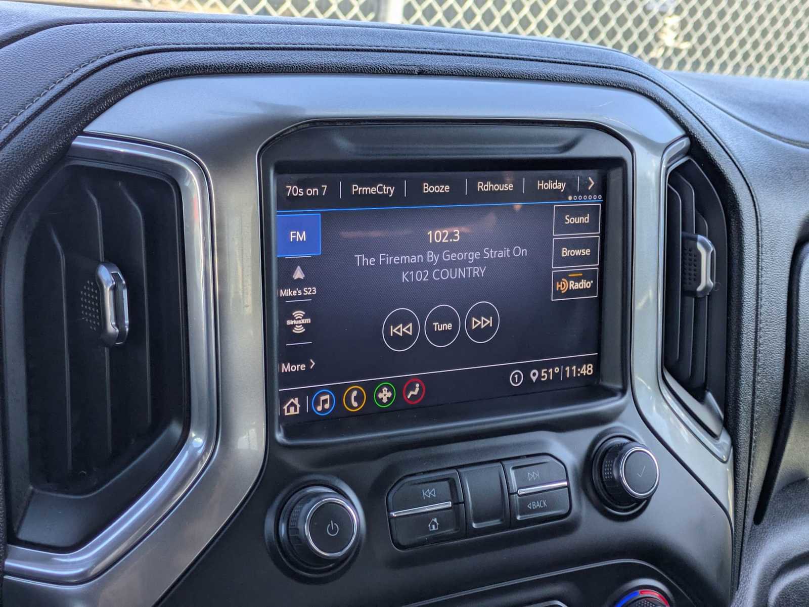 Used 2020 Chevrolet Silverado 1500 LTZ w/ LTZ Plus Package AWD/4WD image 29