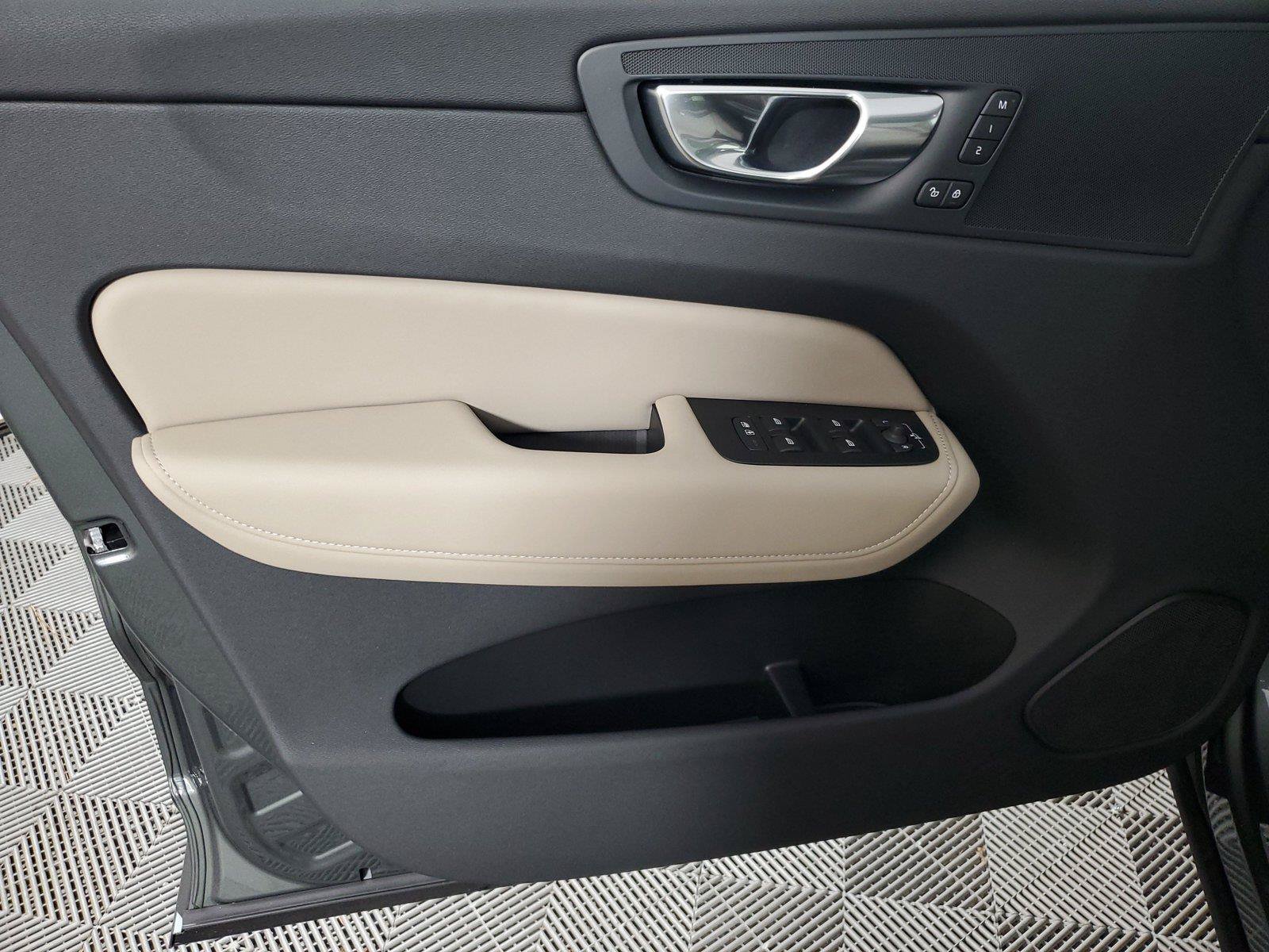 New 2027 Volvo XC60 B5 Core AWD/4WD image 19
