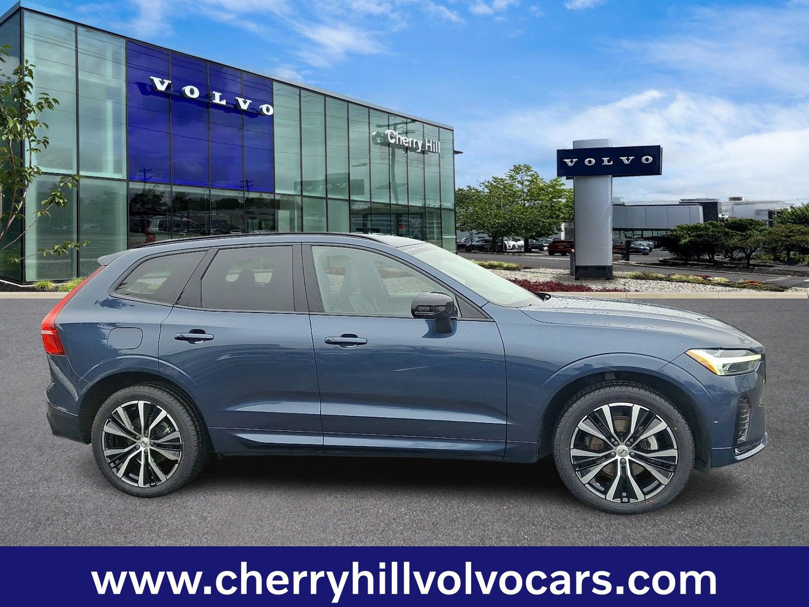 Certified 2023 Volvo XC60 B5 Plus w/ Climate Package image 8