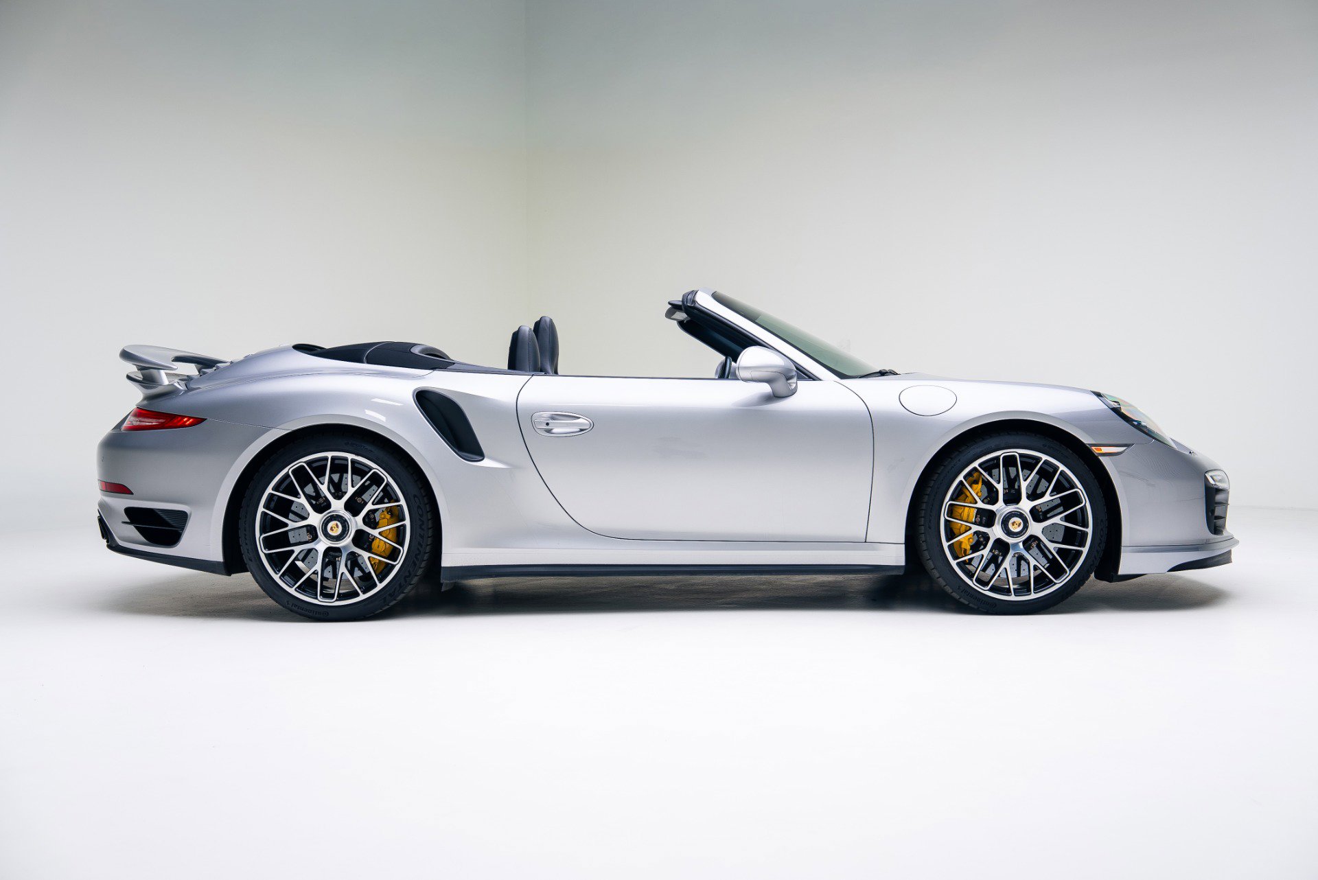 Used 2016 Porsche 911 Turbo S image 3