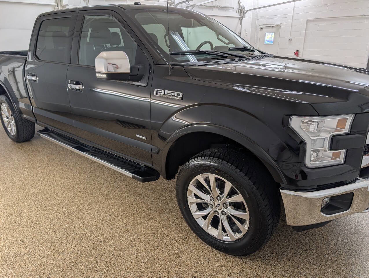 Used 2016 Ford F150 Lariat w/ Equipment Group 502A Luxury AWD/4WD image 5