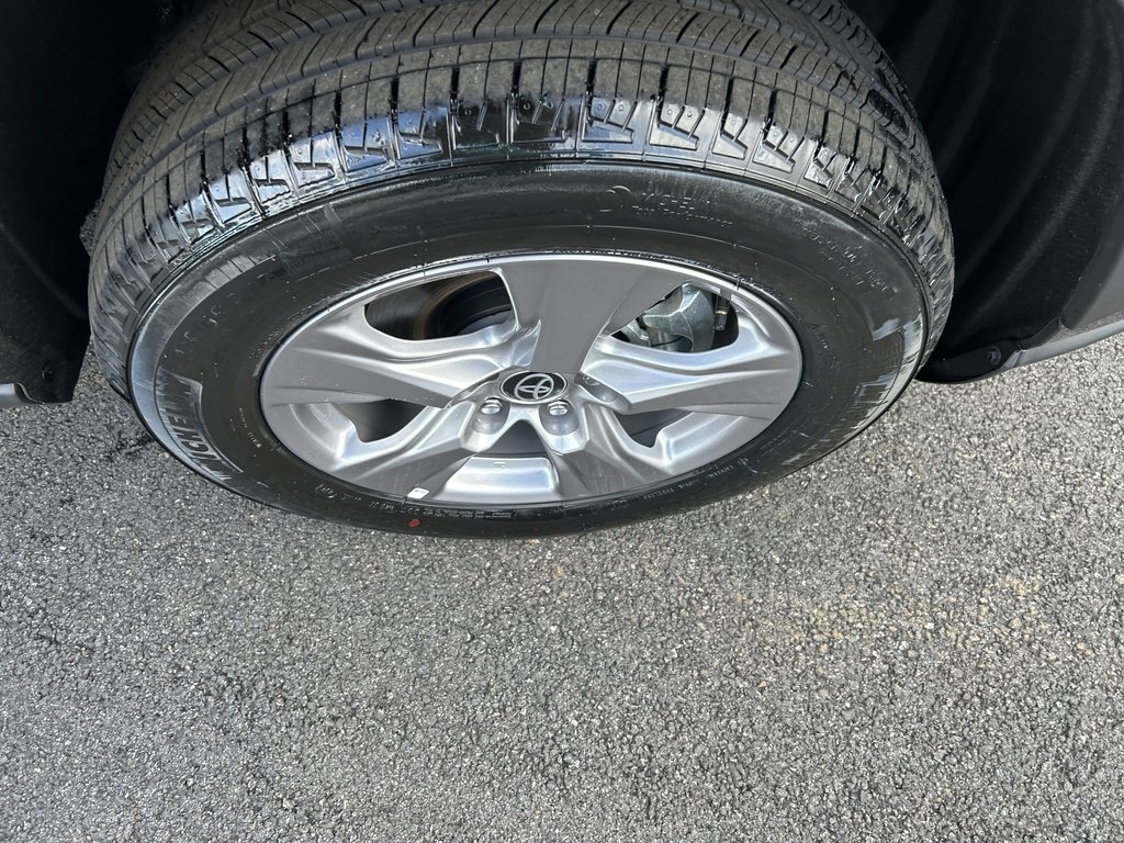 Used 2025 Toyota RAV4 XLE image 20