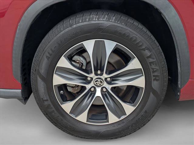 Used 2020 Toyota Highlander XLE FWD image 27