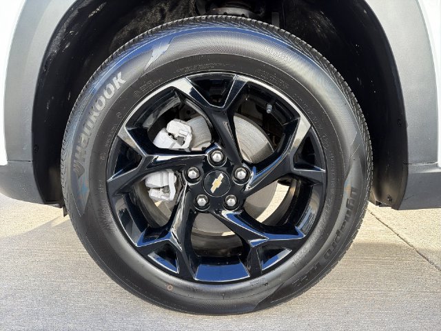 Used 2024 Chevrolet Trax LT w/ Driver Confidence Package FWD image 19