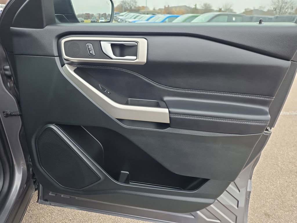 Used 2023 Ford Explorer XLT w/ Equipment Group 202A image 15