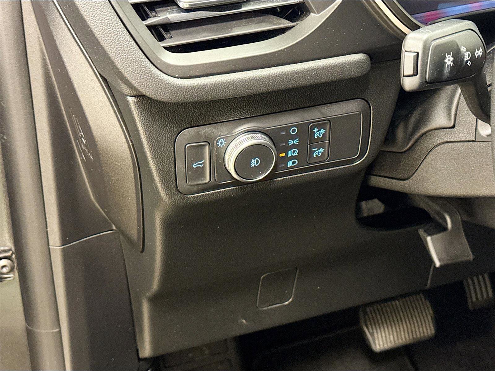 Used 2020 Ford Escape SEL image 10