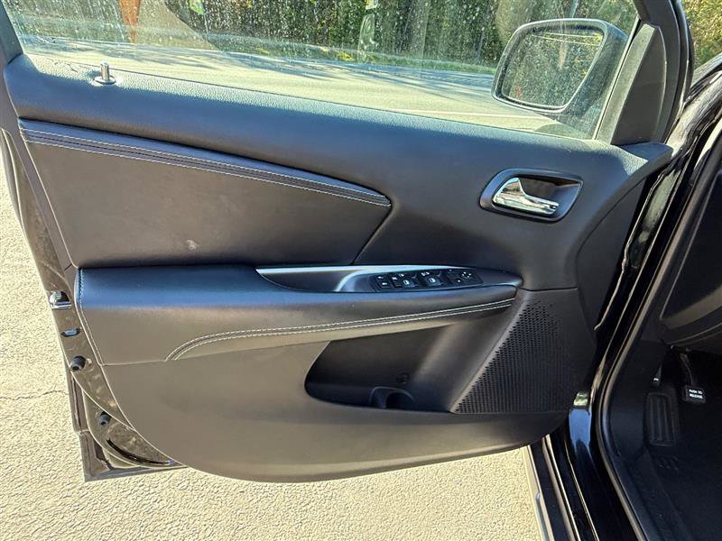 Used 2018 Dodge Journey Crossroad w/ Nav & Sun Group image 9