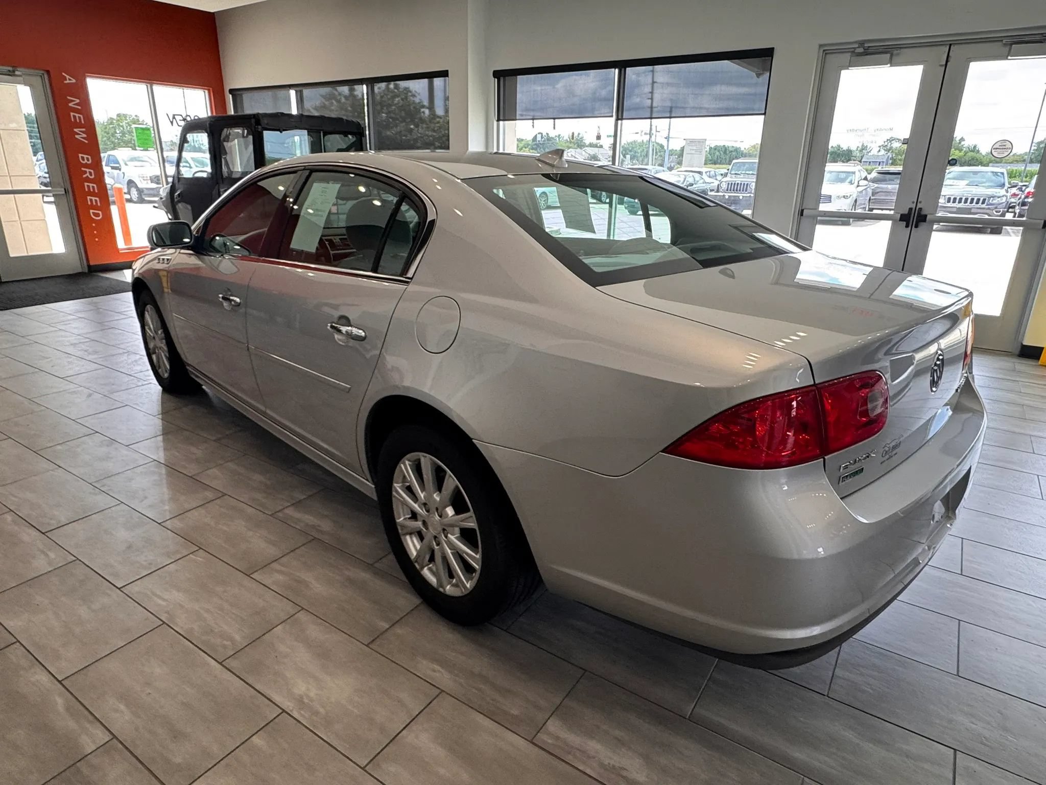 Used 2010 Buick Lucerne CX FWD image 10