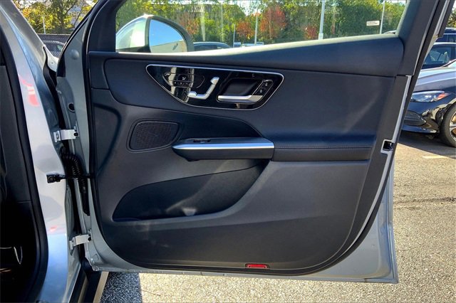 Used 2025 Mercedes-Benz GLC 300 4MATIC image 19