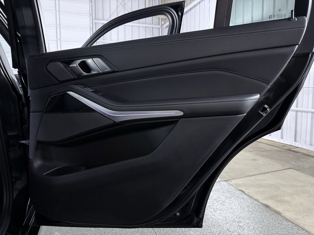 Used 2022 BMW X7 M50i image 31