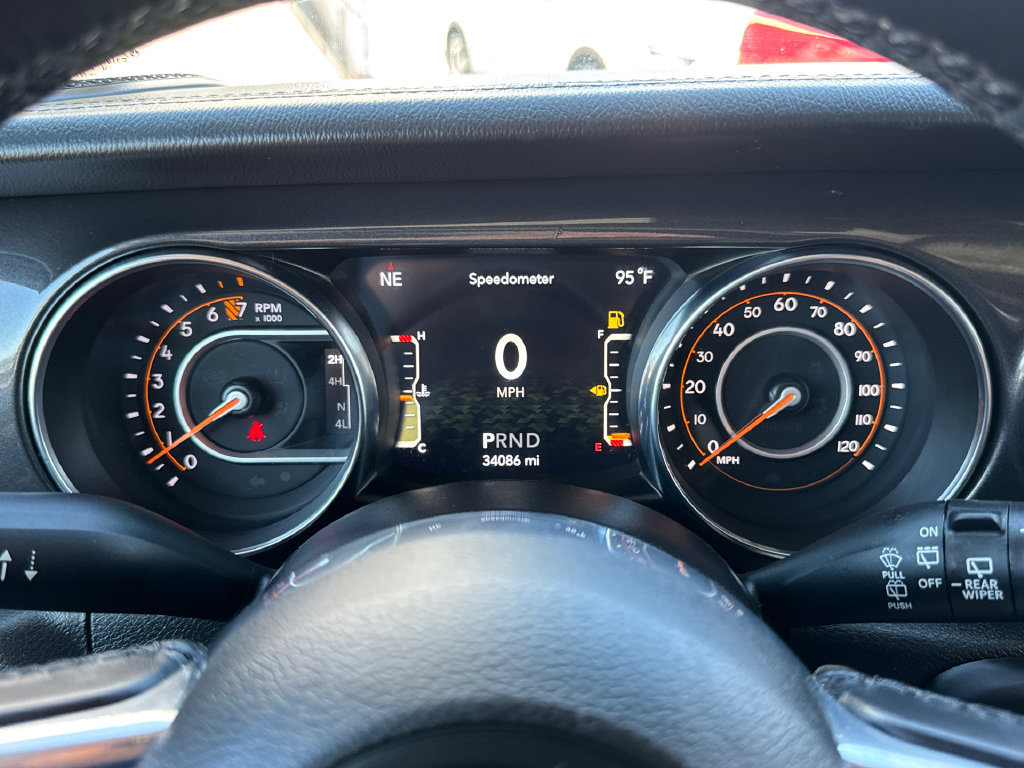 Used 2022 Jeep Wrangler Unlimited Sahara AWD/4WD image 32